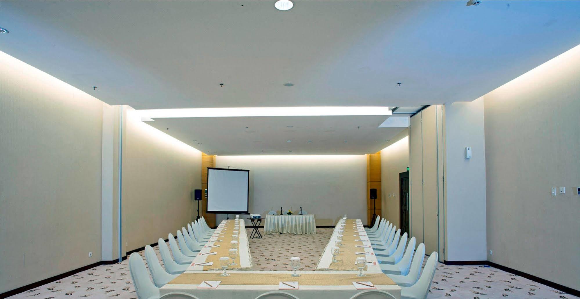 格兰德阿尔土斯会议中心及酒店 马格朗 外观 照片